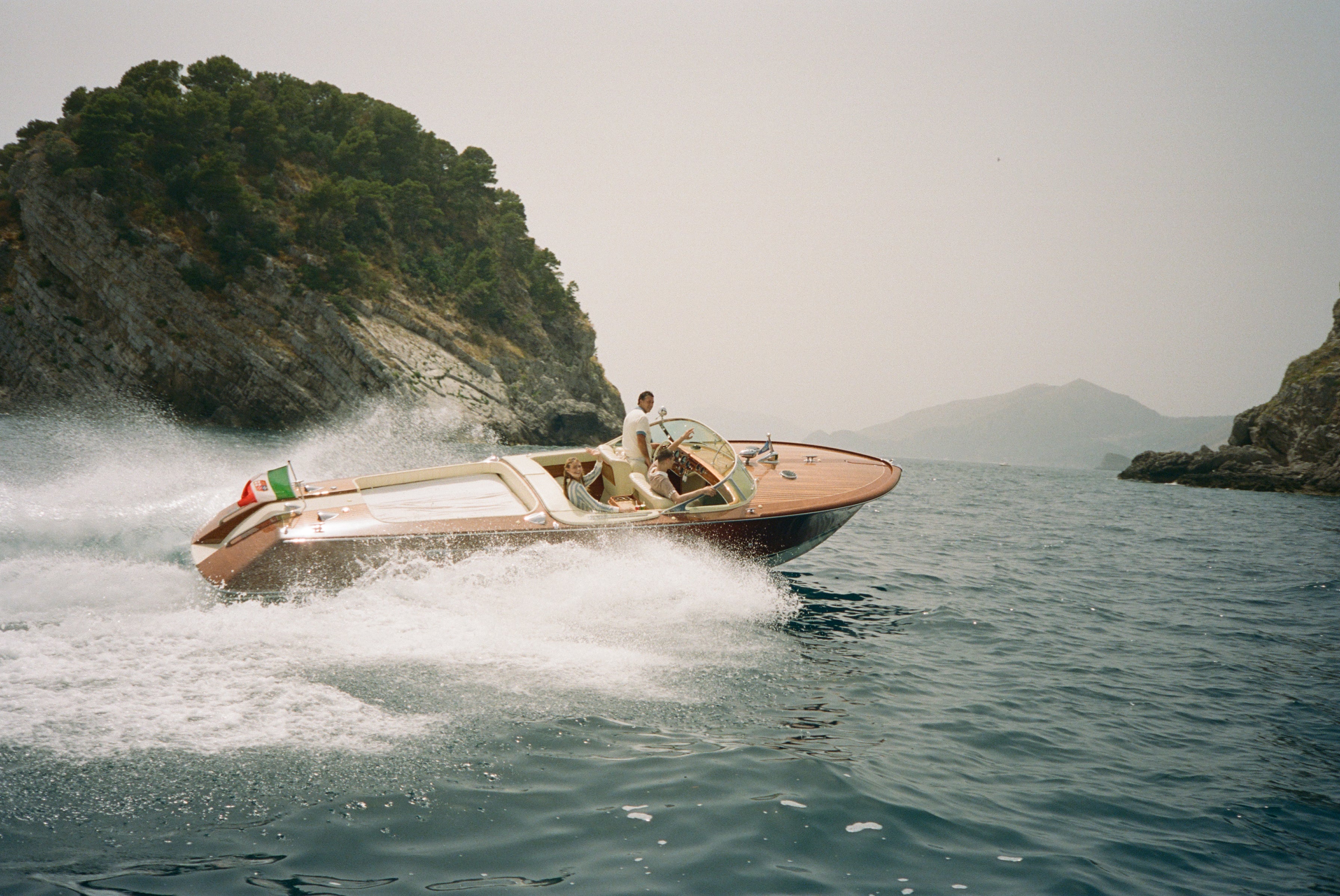 Le Sirenuse speedboat in motion