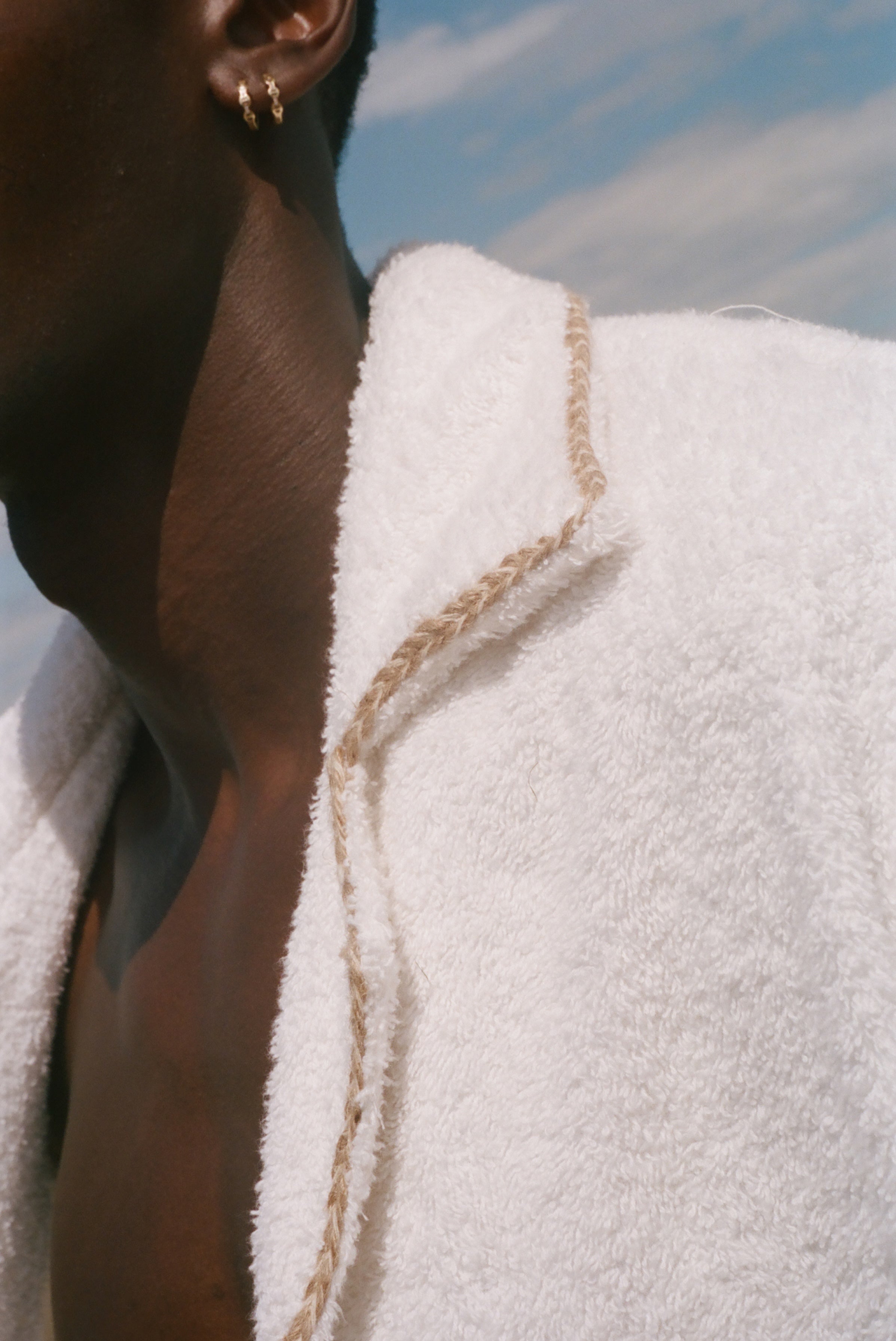 Close-up of the collar detail.
