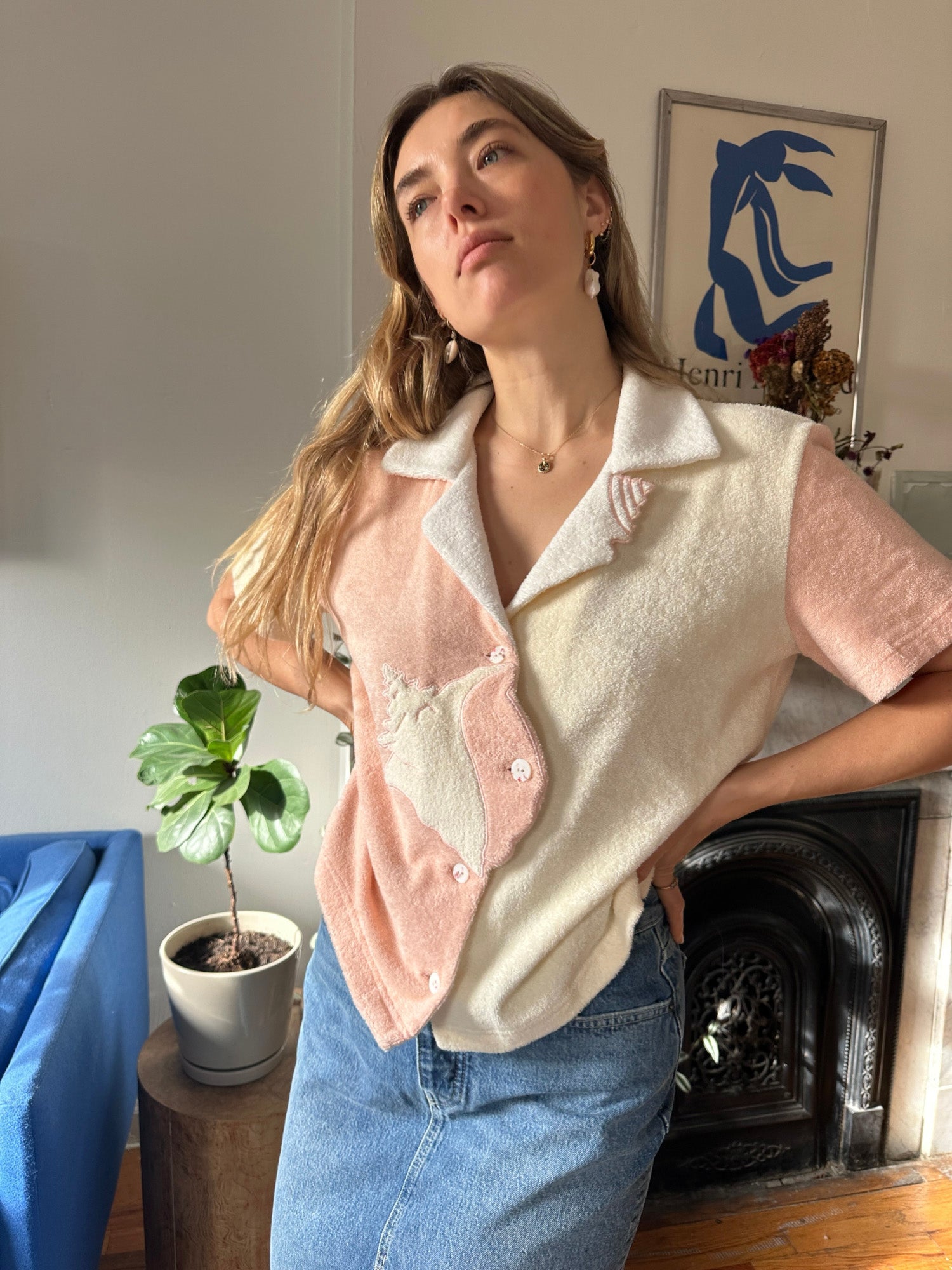 Aemelia looks off camera with hands on hips