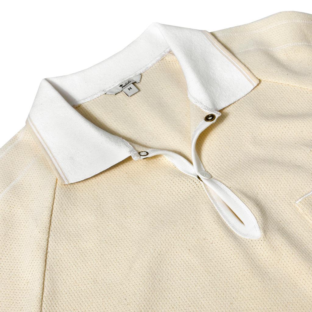 Close up of beige 'TomPolo's white collar with two snaps. 