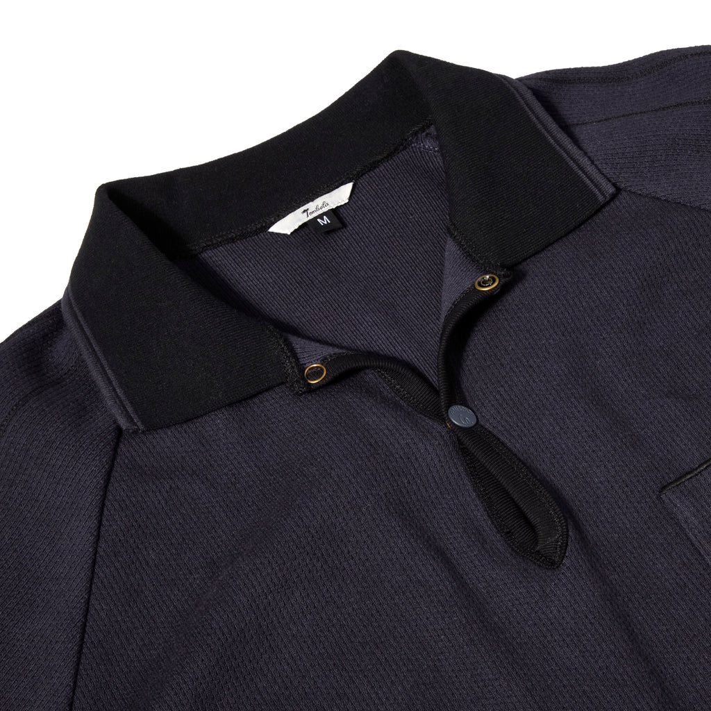 Close up of navy 'TomPolo's black collar with two snap closures. 