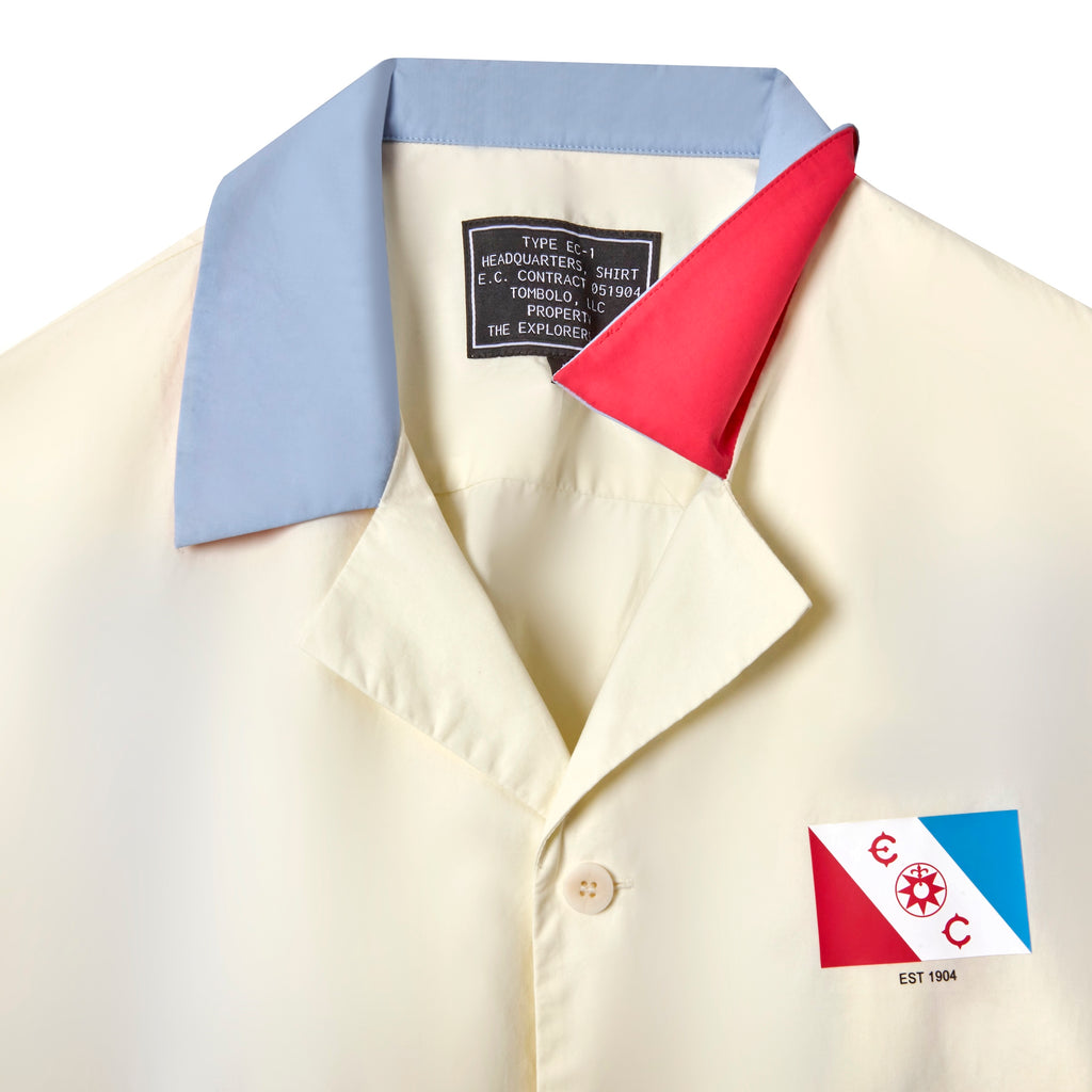 Close-up of the underside of the blue collar, which is a vibrant red. 