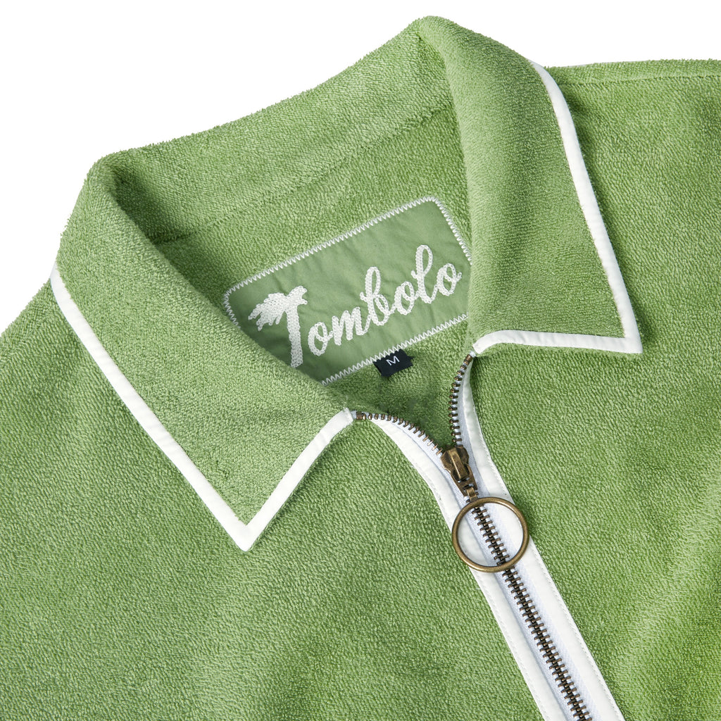 Close-up product image of the 'Standard Issue' Cabana's (green)chain-stitched interior label and antique ring-pull two-way brass zipper.