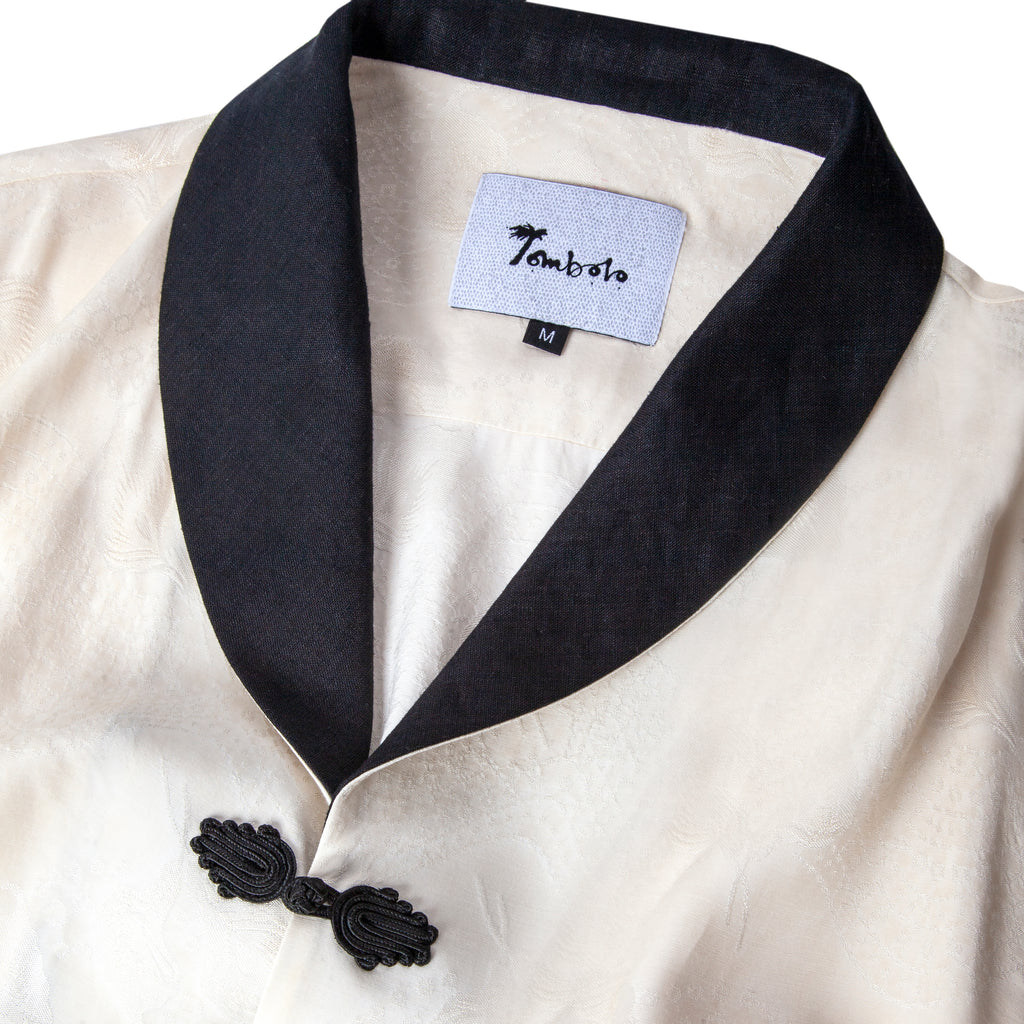 Close up of Tombolo interior label