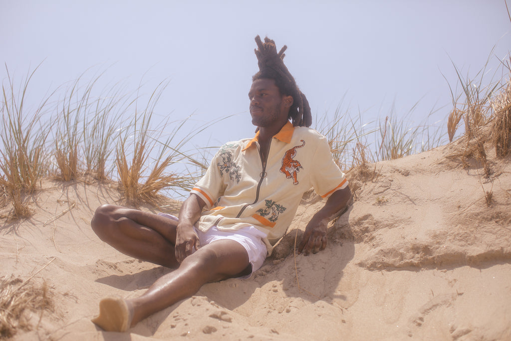 The perfect towel shirt, with a full zip, embroidered tiger and ivy leaves, for a graphic, fun beach day