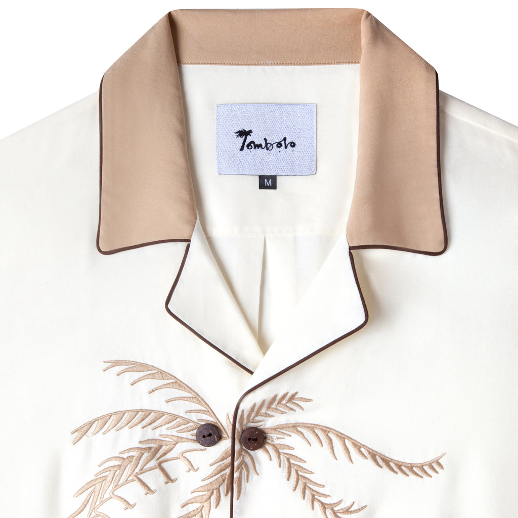 Close up of the collar