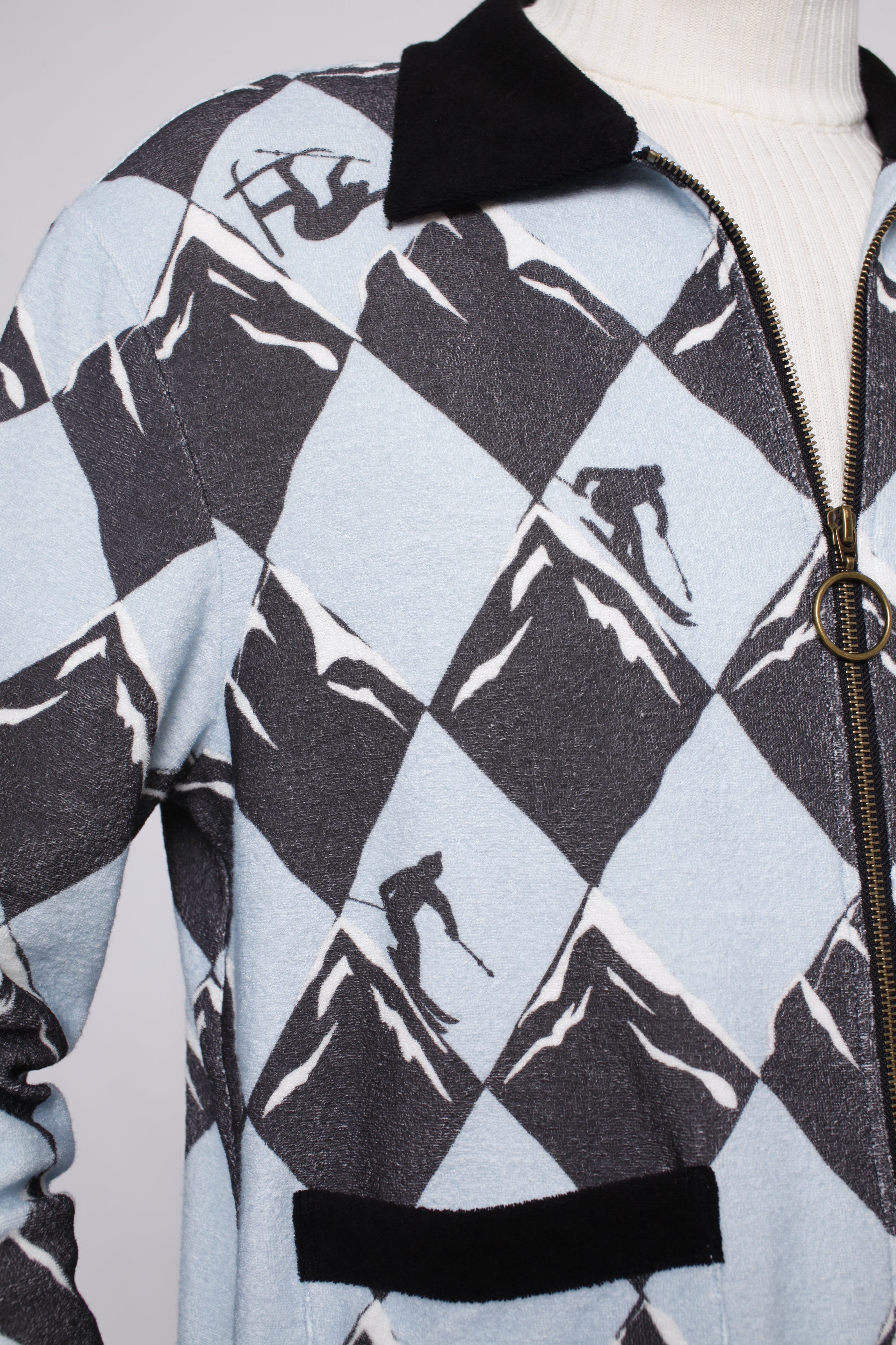 Close up of recurring skier print