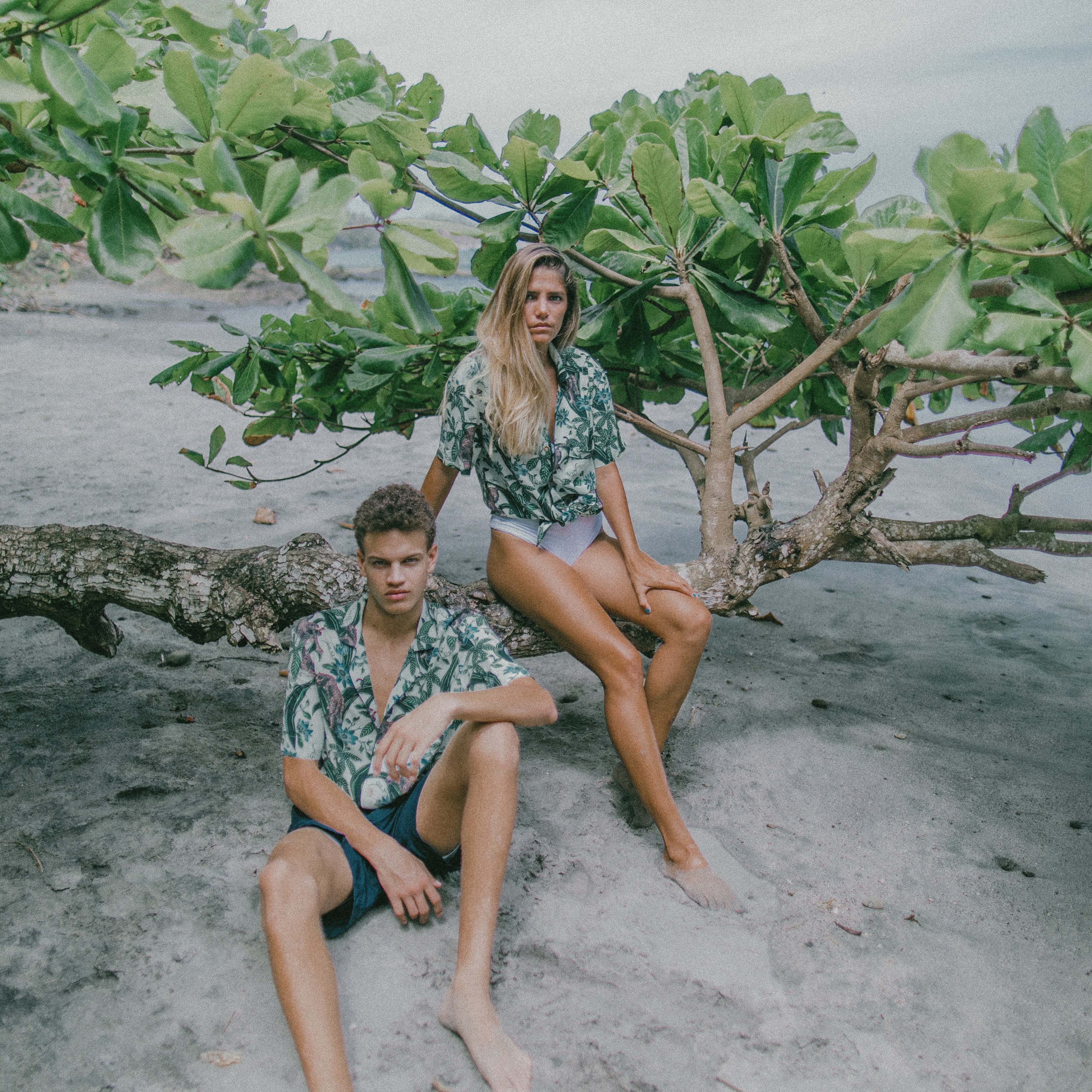 Tombolo is pioneering unisex fashion with tropical shirts in one sizing gradient for women and men. Hawaiian. Luxury. Soft. 