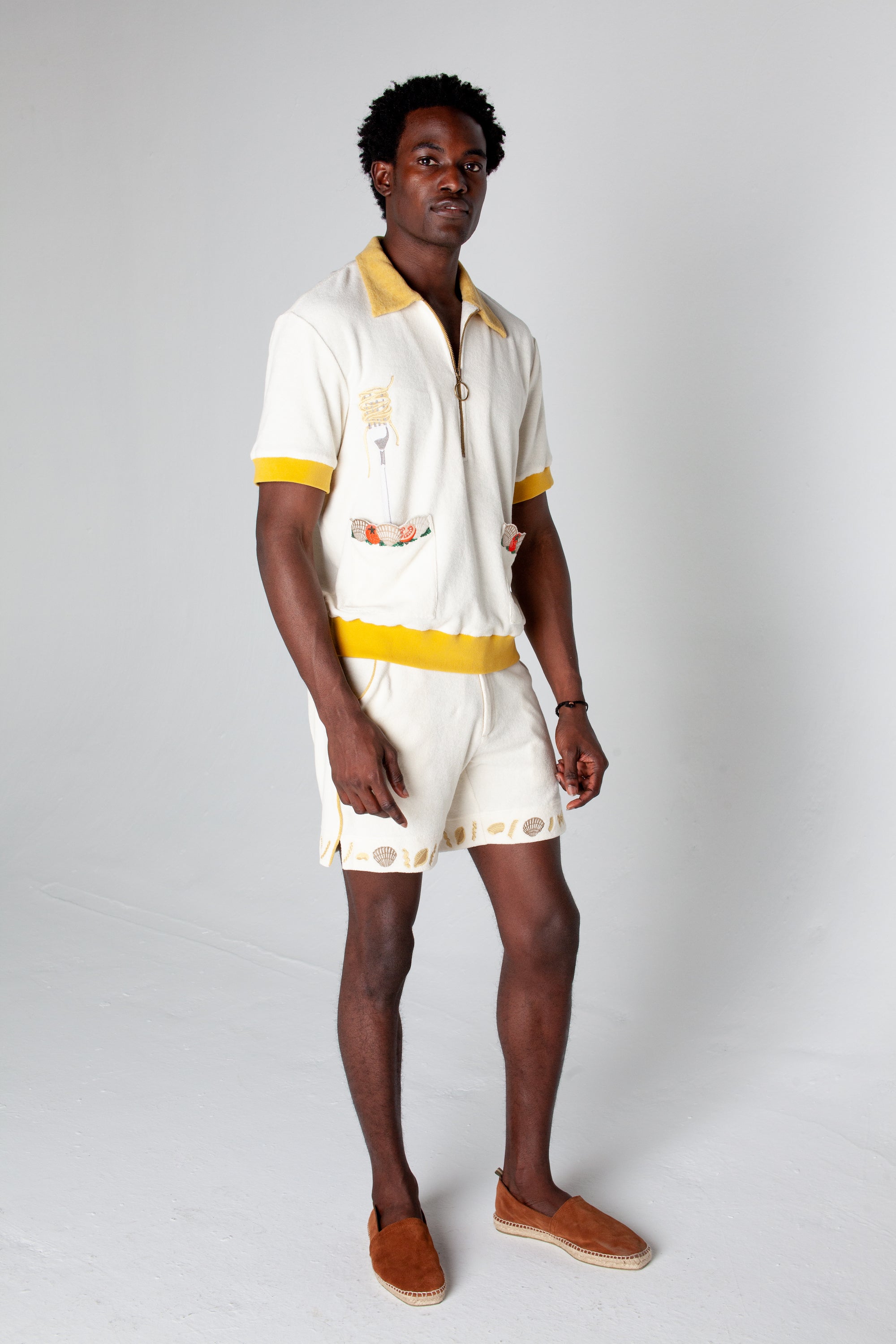 Man in studio wearing full matching vongole set in terry cloth