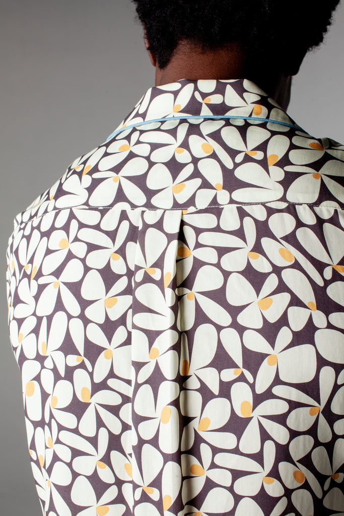 Close up of back of collar of shirt and box pleat on male model