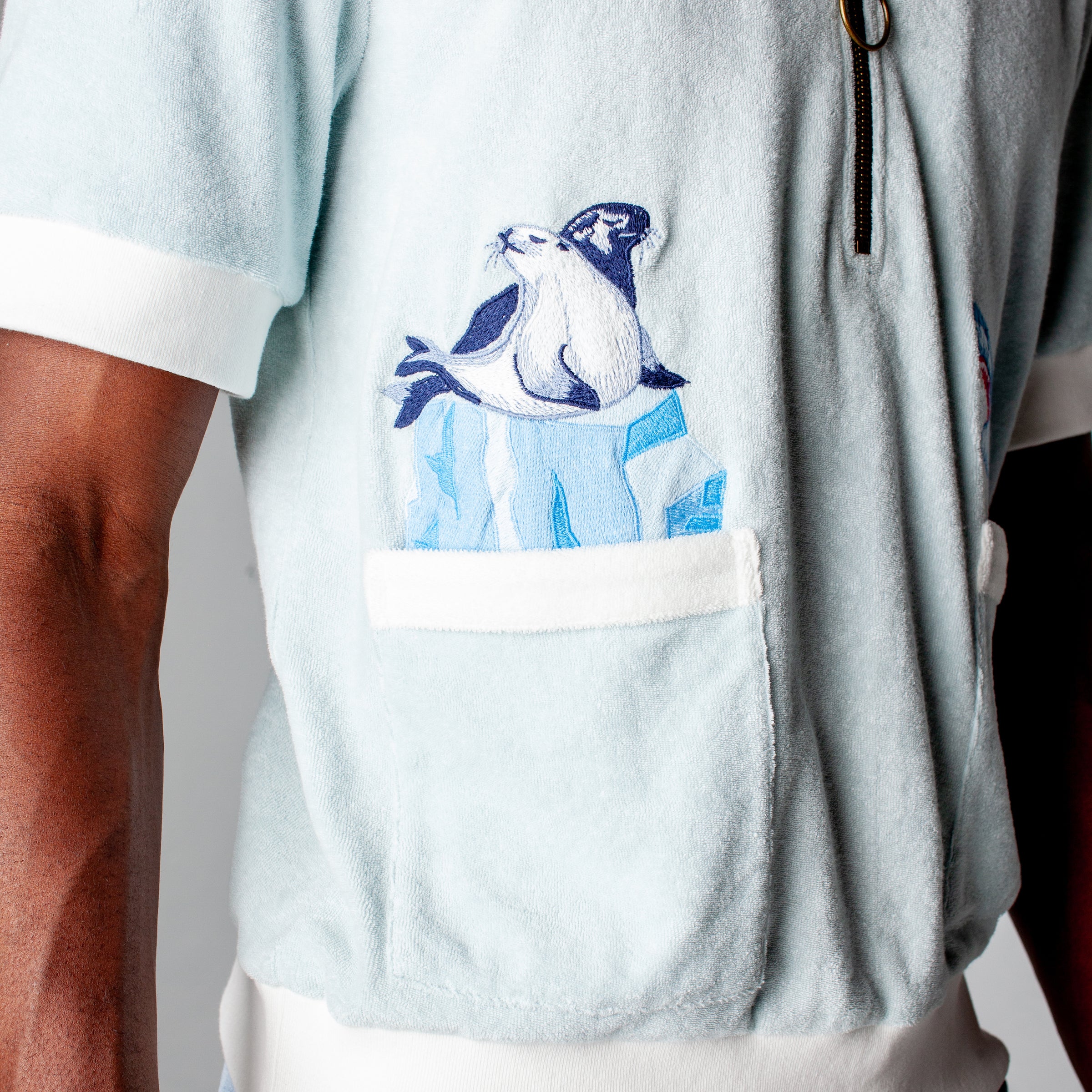 ‘Ménage-à-Gnaw’ Cabana